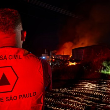 Incêndio de grandes proporções mobiliza Defesa Civil, Corpo de Bombeiros e Usinas em Tupã
